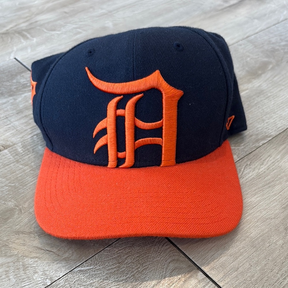 Men’s Detroit Tigers SnapBack Hat Two Tone Orange and Blue MLB